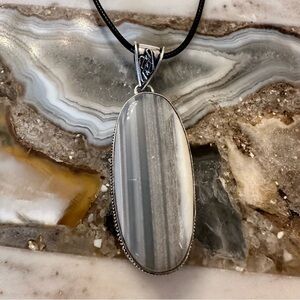 2187 Chic Silver and Gray Striped Stone Pendant Necklace